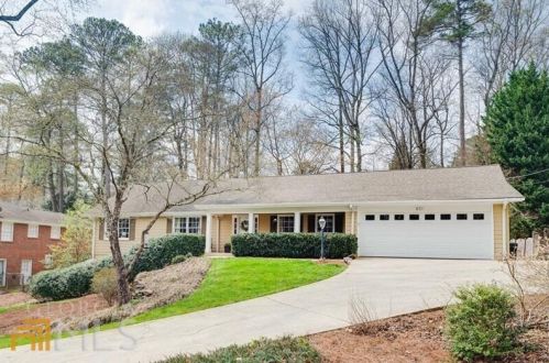 921 Richmond Hill Dr, Marietta, GA 30068-4442