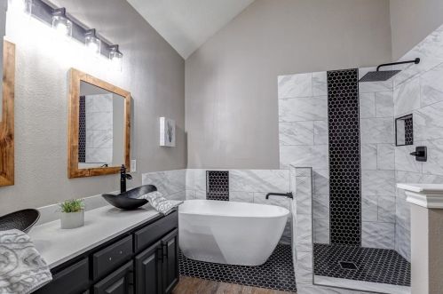 1320 Riley Dr, Carrollton TX 75007-1140 exterior