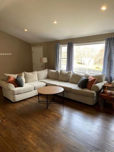 19 Dodge Dr, Huntington CT  06484-1723 exterior