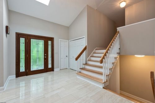 27 Twin Brooks Trl, Chester, NJ 07930-2820