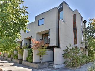 5934 Hoyt St, Portland, OR 97213-3784