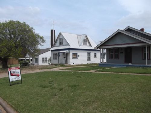 904 3rd St, Capron, OK 73717-2816