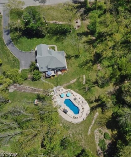 37 Perona Rd, Andover, NJ 07821-5001