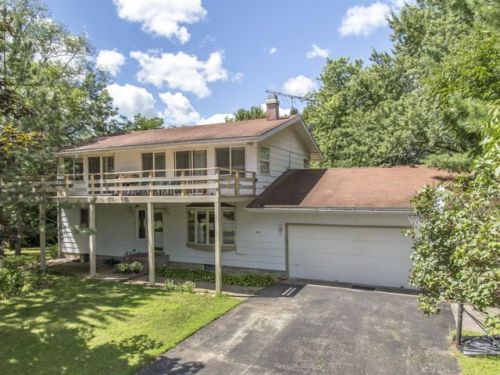 360 Quinlan Ave, St Marys Point, MN 55043-9493