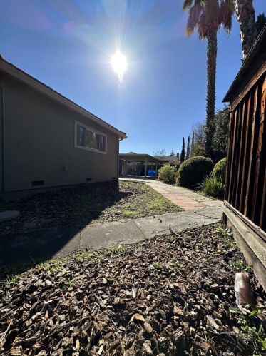 2073 La Orinda Pl, Concord CA  94518-3019 exterior
