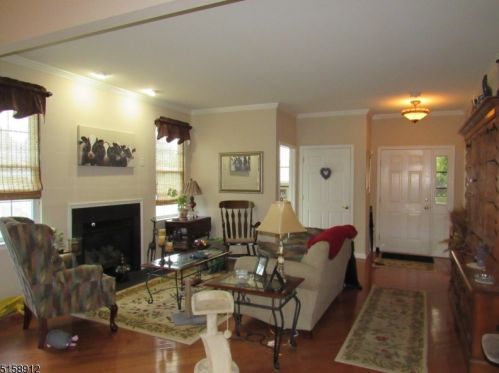 108 Samson Dr, Flemington, NJ 08822-3198