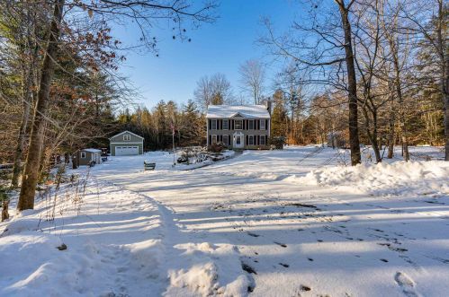 38 Church St, Deerfield, NH 03037-1426