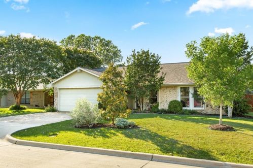 712 Kensington Ln, Midlothian, TX 76063-2819