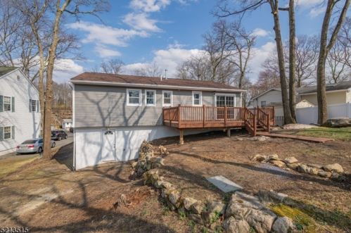 30 Lincoln Trl, Hopatcong NJ  07843-1548 exterior