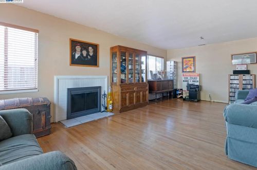 15383 Ruggles St, San Leandro, CA 94579-2025