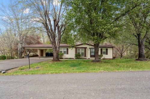 1727 Surry Ave, Mount Airy, NC 27030-5542