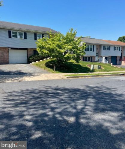 213 Heather Ln, Ephrata, PA 17522-2801
