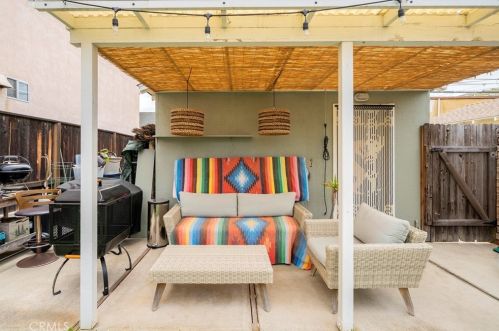 624 15th St, Huntington Beach CA  92648-4048 exterior