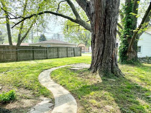 1123 Old Rdg Rd, Hobart IN 46342-1920 exterior