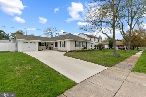18 Midfield Ln, Willingboro, NJ 08046-2944