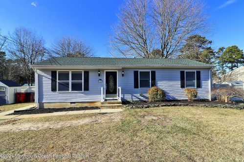 417 Lakeside Blvd, Berkeley Township, NJ 08721-2862