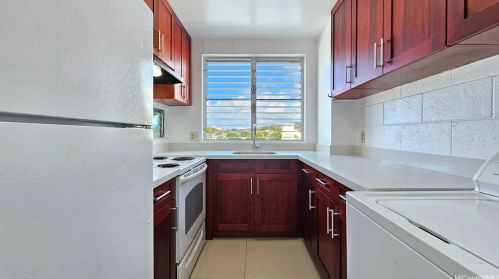 1555 Pohaku St, Honolulu HI  96817-2852 exterior