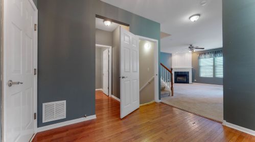 950 Elizabeth Dr, Streamwood, IL 60107-4511