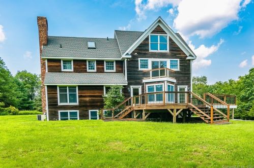 82 Hannah Ln, Upper Stepney, CT 06468-1247