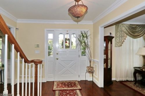2 Fox Hill Dr, Warren, NJ 07059-5017