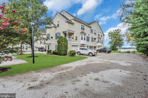 5208 Riverfront Dr, Palmyra, NJ 08065-2143