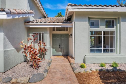 646 Cabezon Pl, Vista, CA 92081-6309