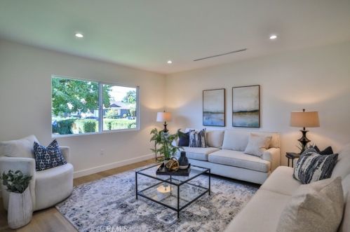 5810 Mammoth Ave, Van Nuys CA  91401-4419 exterior