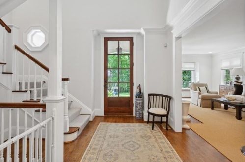554 Mnr Rdg Dr, Atlanta GA  30305-3512 exterior