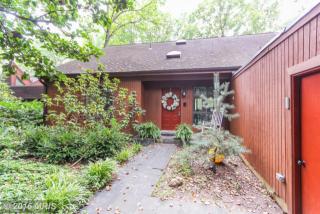 1932 Upper Lake Dr, Herndon, VA 20191-3620