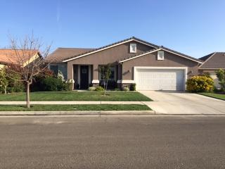 6236 Clinton Ct, Visalia, CA 93291-9121