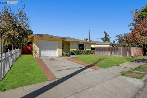 1823 Wall St, Tracy, CA 95376-2513