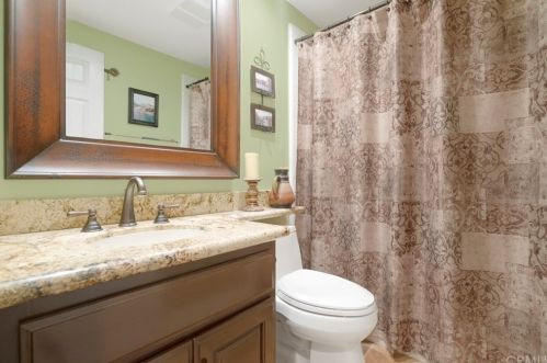 7470 Chateau Rdg Ln, Riverside CA  92506-7542 exterior