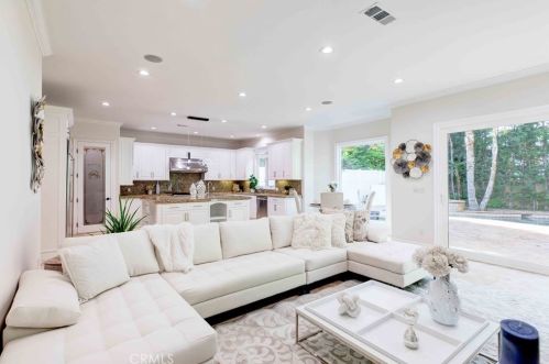 4719 Tobias Ave, Van Nuys CA  91403-2826 exterior