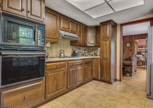 15 Cardinal Dr, Hackettstown NJ  07840-3005 exterior