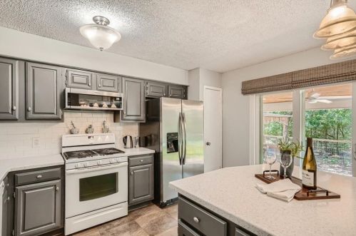 6555 Fair Vly Trl, Austin TX  78749-1266 exterior