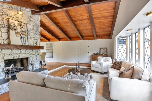 8160 Crow Canyon Rd, Hayward, CA 94552-9689