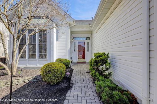 27 Shoal Rd, Jackson Twp, NJ 08527-4025