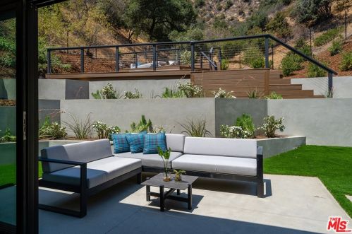 17137 Escalon Dr, Van Nuys CA  91436-4029 exterior