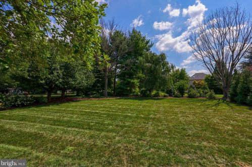 1991 Pickering Trl, Lancaster PA 17601-4972 exterior