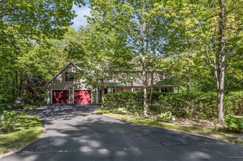 15 Pond Ridge Dr, Lewiston, ME 04240-2319