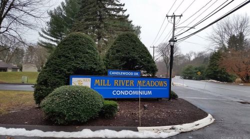 32 Candlewood Dr, Wapping, CT 06074-2610