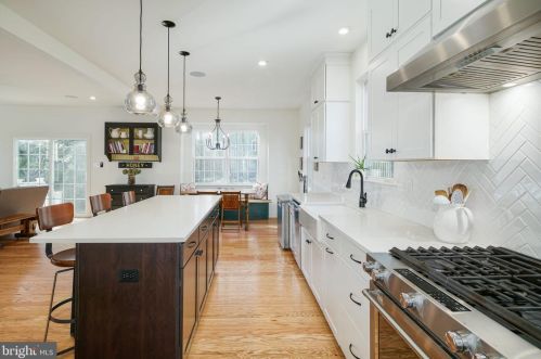 304 Lakeview Ave, Haddonfield NJ 08033-1609 exterior