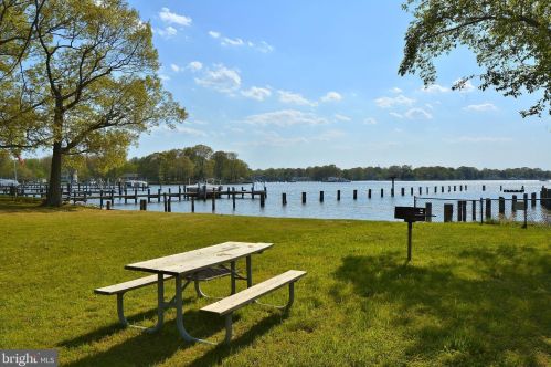 1304 Avalon Blvd, Shady Side MD 20764-9683 exterior