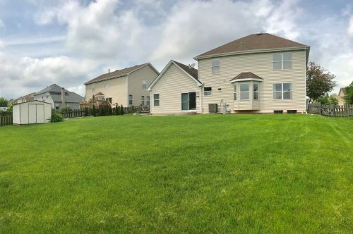 1210 Easton Dr, Carol Stream IL  60188-4817 exterior