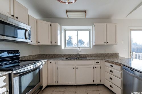 2327 Jordan Meadows Cv, Taylorsville UT exterior