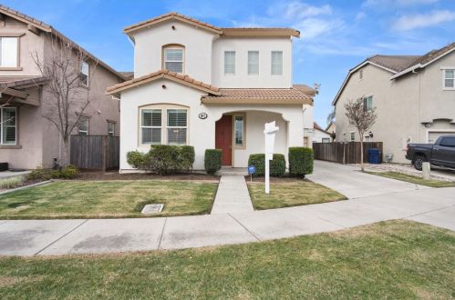 1501 Wood Mint Dr, Turlock, CA 95382-7504