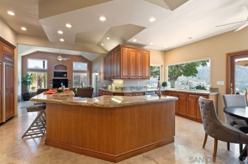 9751 Red Pony Ln, El Cajon, CA 92021-2344