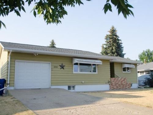 206 4th St, Beulah, ND 58523-6538
