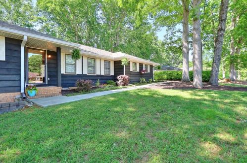 2745 Greenvalley Rd, Lithonia, GA 30078-3222