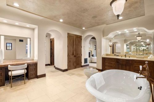 47 Echo Gln, Irvine CA  92603-0421 exterior